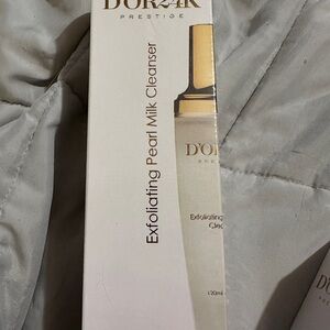 Brand New - Pearl milk exfoliating cleanser